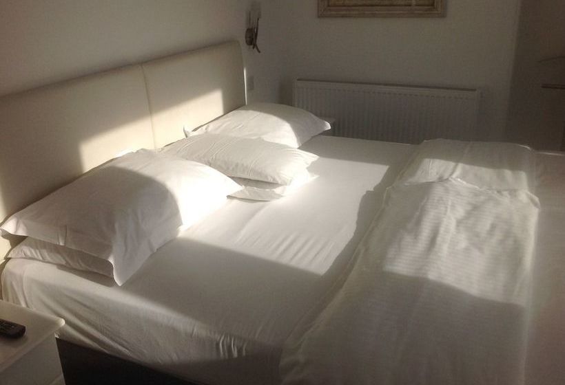 Отель Barkleys B&b