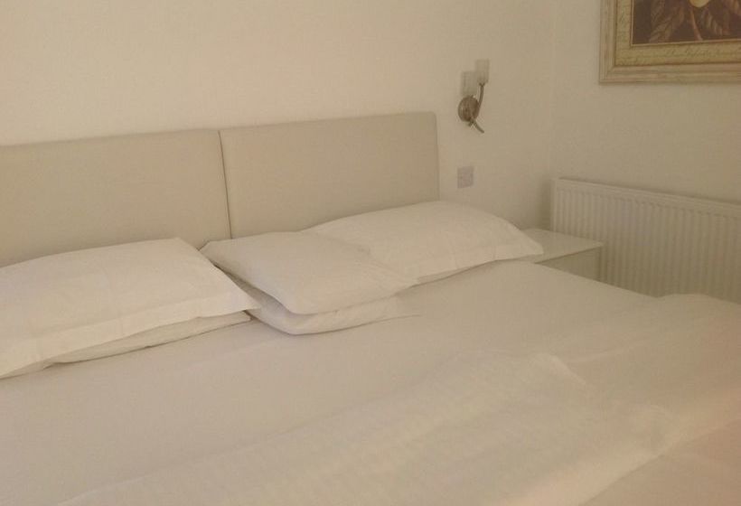 Отель Barkleys B&b