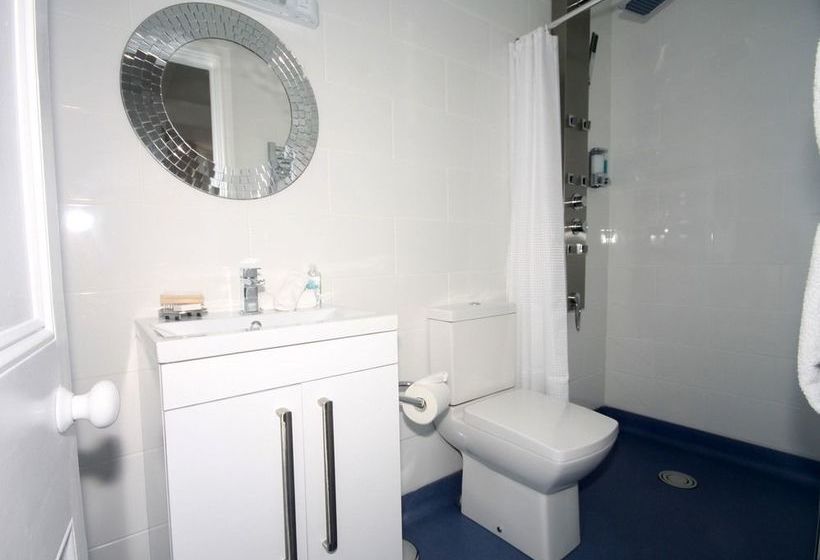 Отель Barkleys B&b