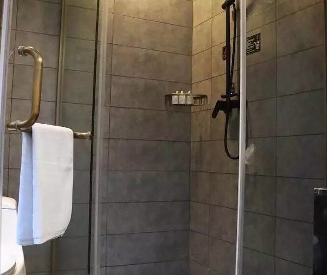 Hotelli Cqj Lestay