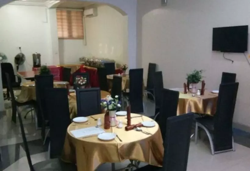 هتل Jesuit Continental Suites