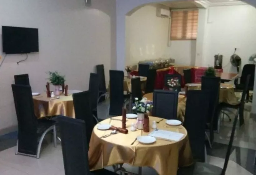 هتل Jesuit Continental Suites