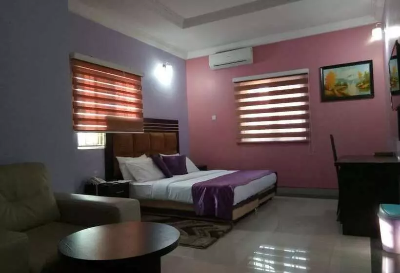 هتل Jesuit Continental Suites
