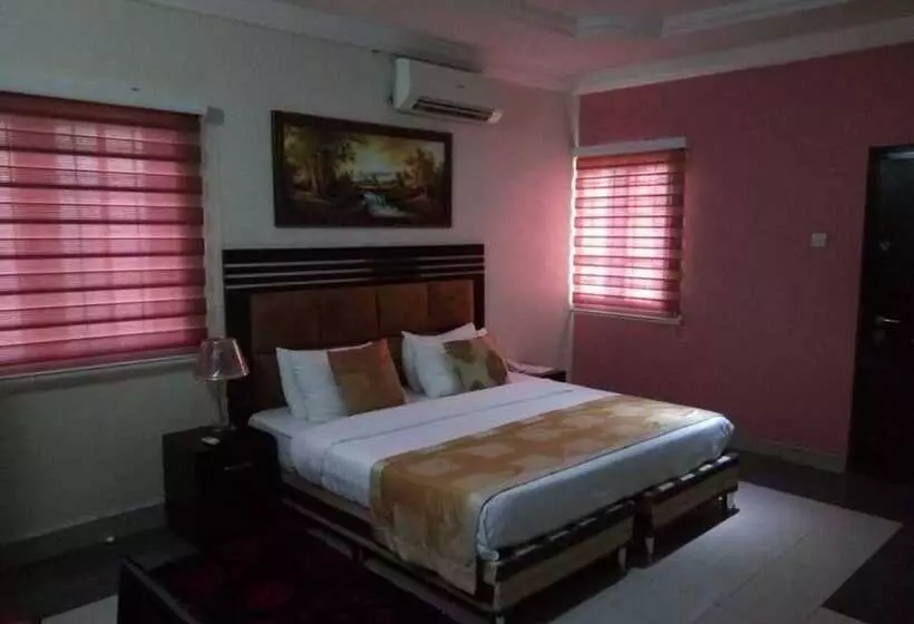 هتل Jesuit Continental Suites
