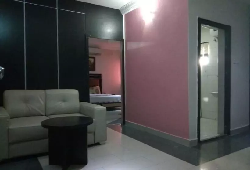 هتل Jesuit Continental Suites