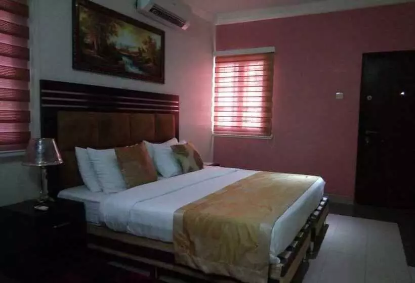 هتل Jesuit Continental Suites