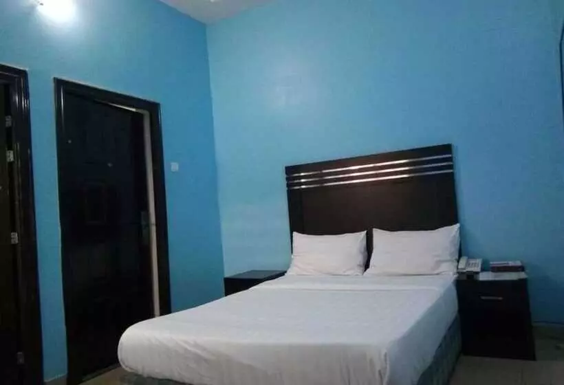 هتل Jesuit Continental Suites