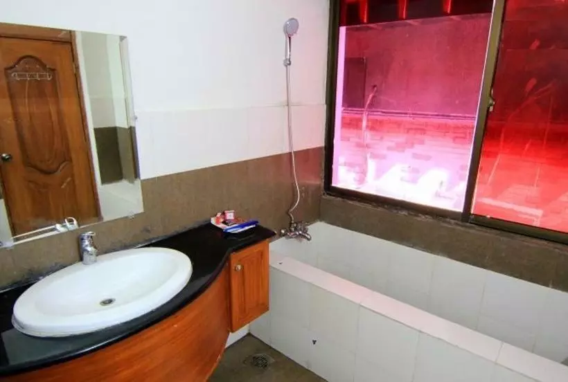 هتل Premier Inn Davis Road