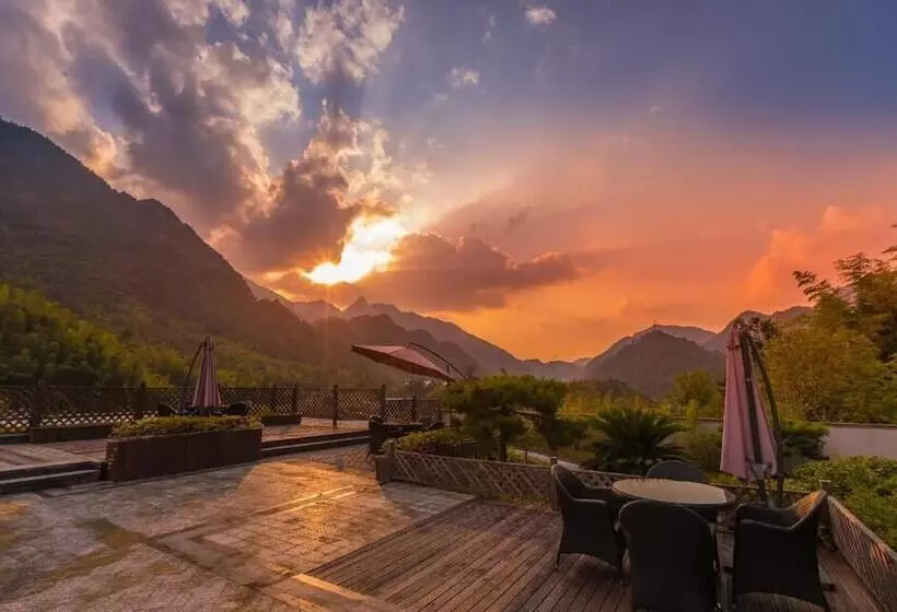 Hotelli Sanqingshan New Century Resort