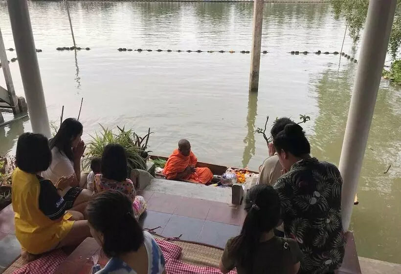 ホテル Se Sun Amphawa