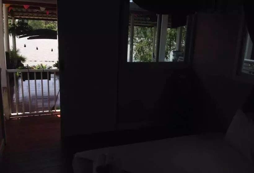 ホテル Se Sun Amphawa