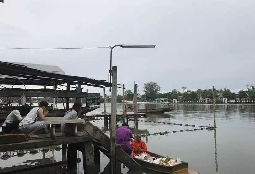 ホテル Se Sun Amphawa