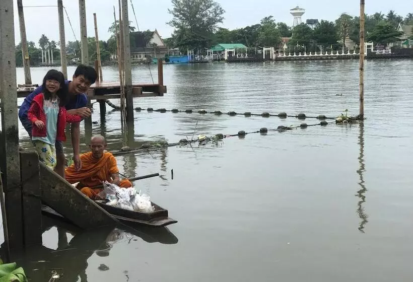 ホテル Se Sun Amphawa