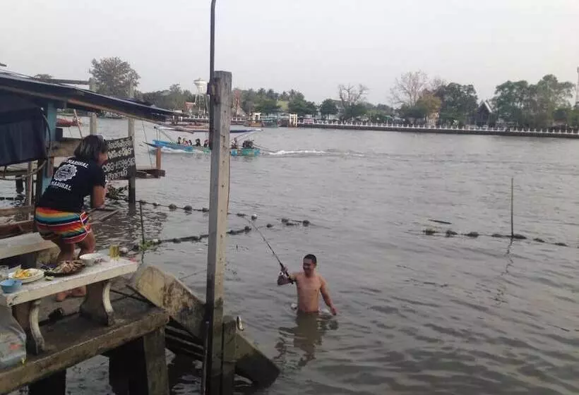 ホテル Se Sun Amphawa