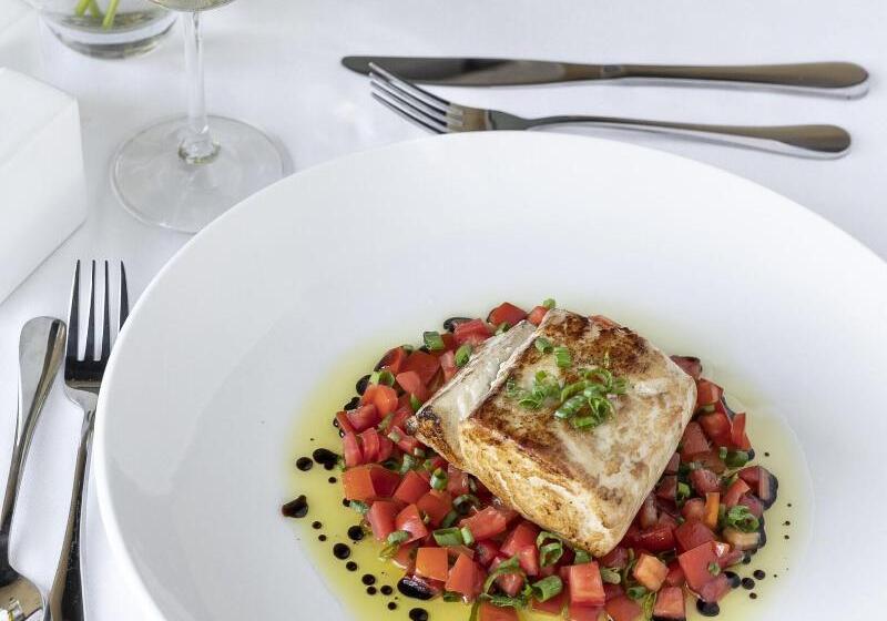 Secret Harbour Boutique Hotel And Marina