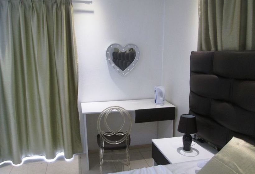 King Base Guesthouse B & B