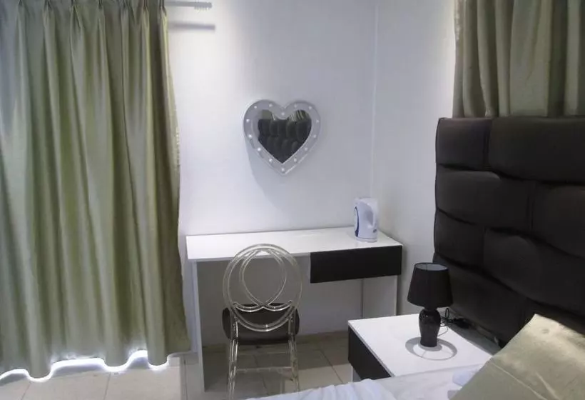 King Base Guesthouse B & B
