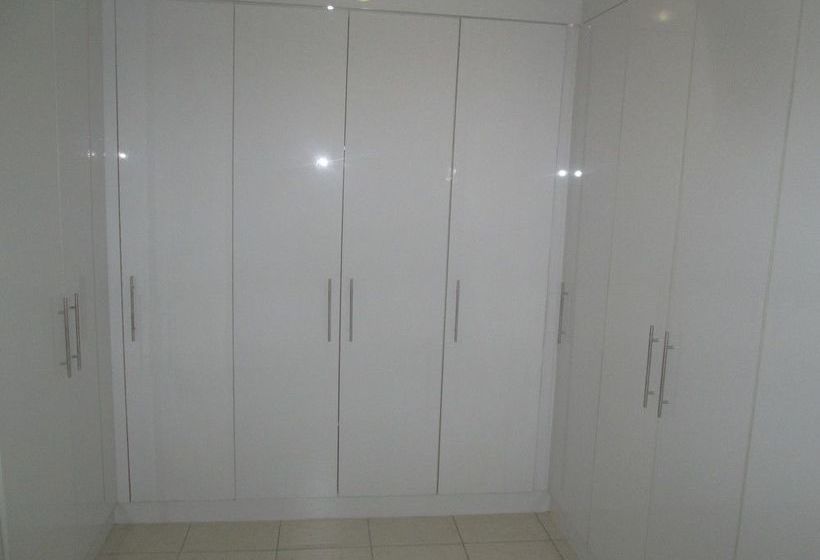 King Base Guesthouse B & B