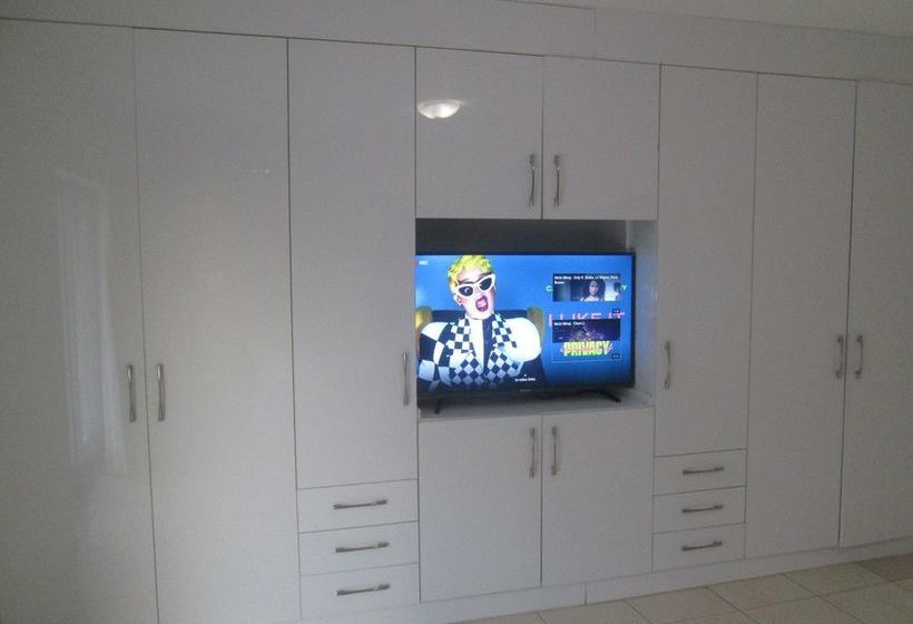 King Base Guesthouse B & B