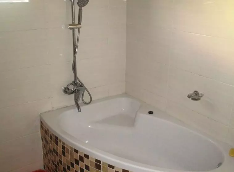 King Base Guesthouse B & B