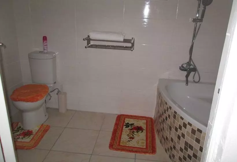 King Base Guesthouse B & B