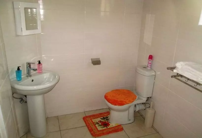King Base Guesthouse B & B