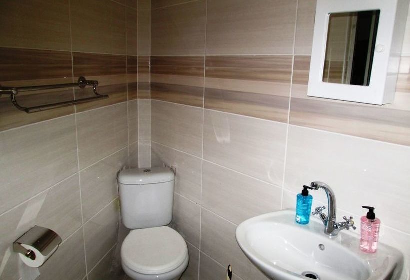 King Base Guesthouse B & B