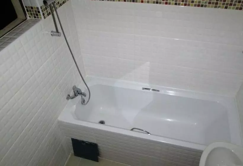 King Base Guesthouse B & B