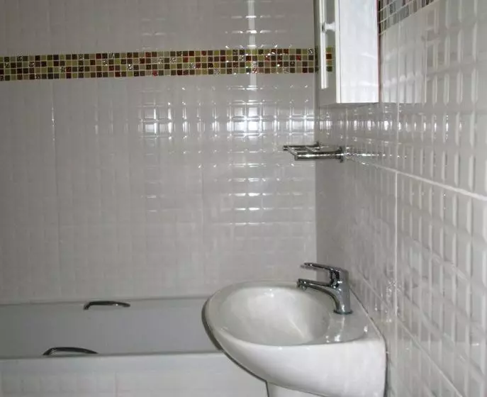 King Base Guesthouse B & B
