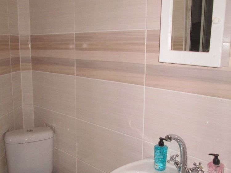 King Base Guesthouse B & B