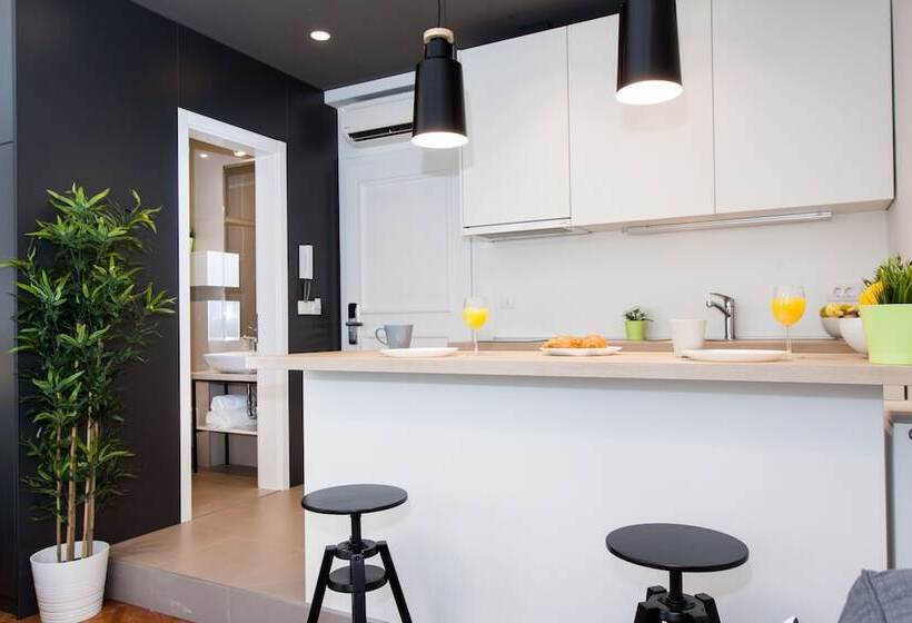 Loox Serviced Apartments Hatzova