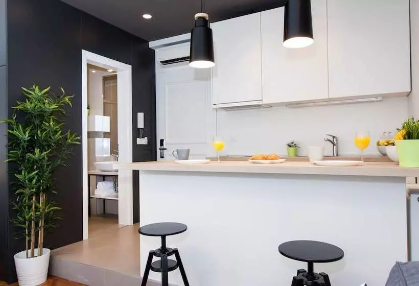 Loox Serviced Apartments Hatzova