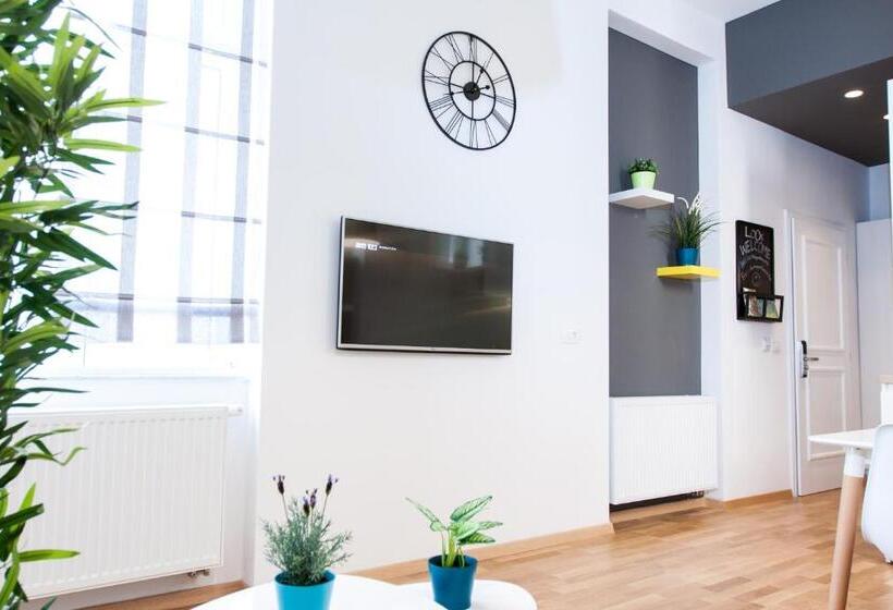 Loox Serviced Apartments Hatzova