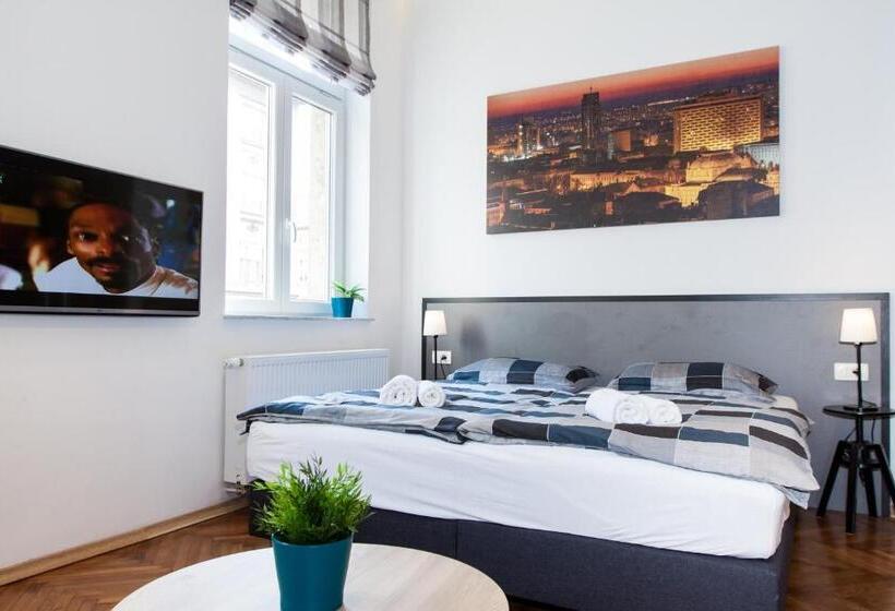 Loox Serviced Apartments Hatzova