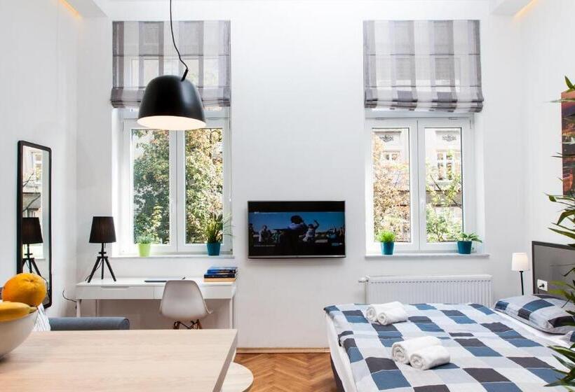 Loox Serviced Apartments Hatzova