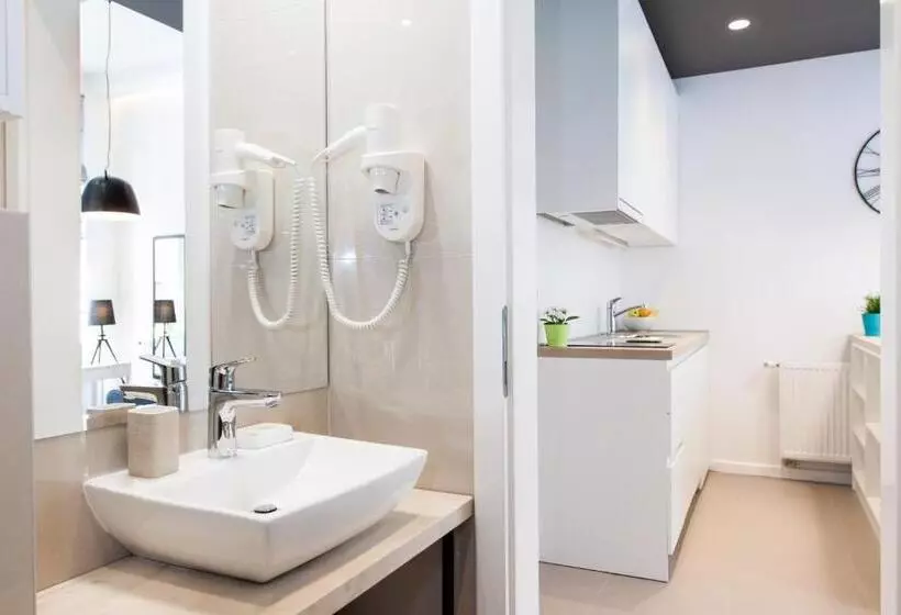 Loox Serviced Apartments Hatzova