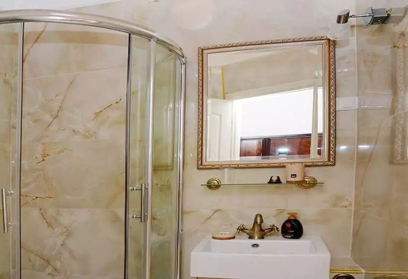 ペンション Apartments & Rooms Flowers