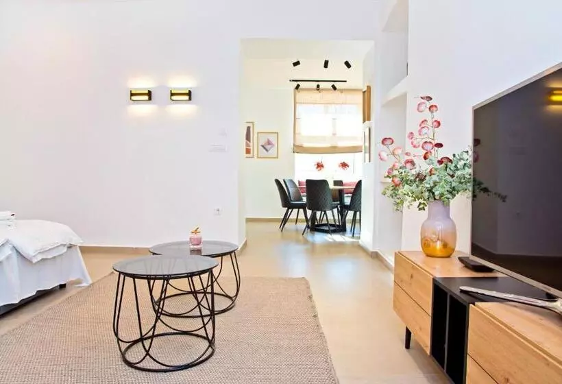 ペンション Apartments & Rooms Flowers