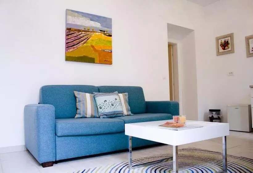 ペンション Apartments & Rooms Flowers