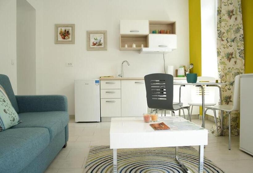 بنسيون Apartments & Rooms Flowers