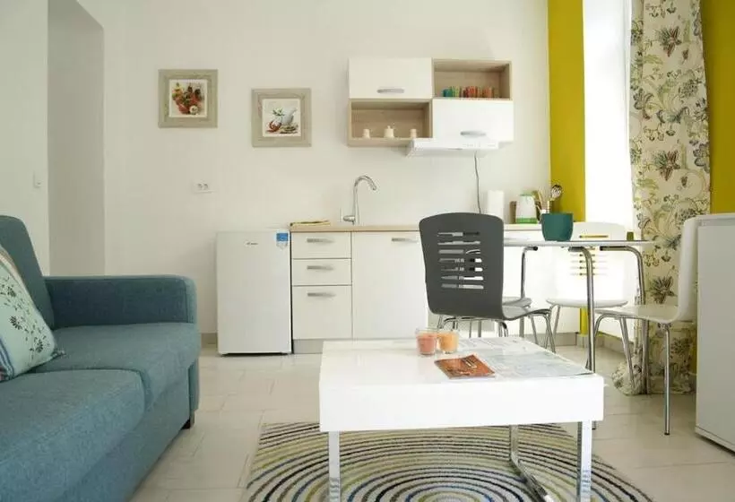 ペンション Apartments & Rooms Flowers