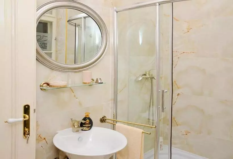 ペンション Apartments & Rooms Flowers