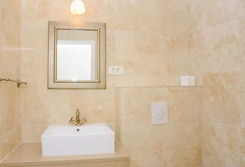 ペンション Apartments & Rooms Flowers