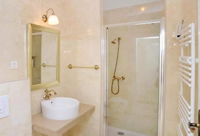 ペンション Apartments & Rooms Flowers