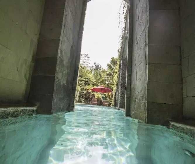 リゾートホテル Avalon Ubud Villas