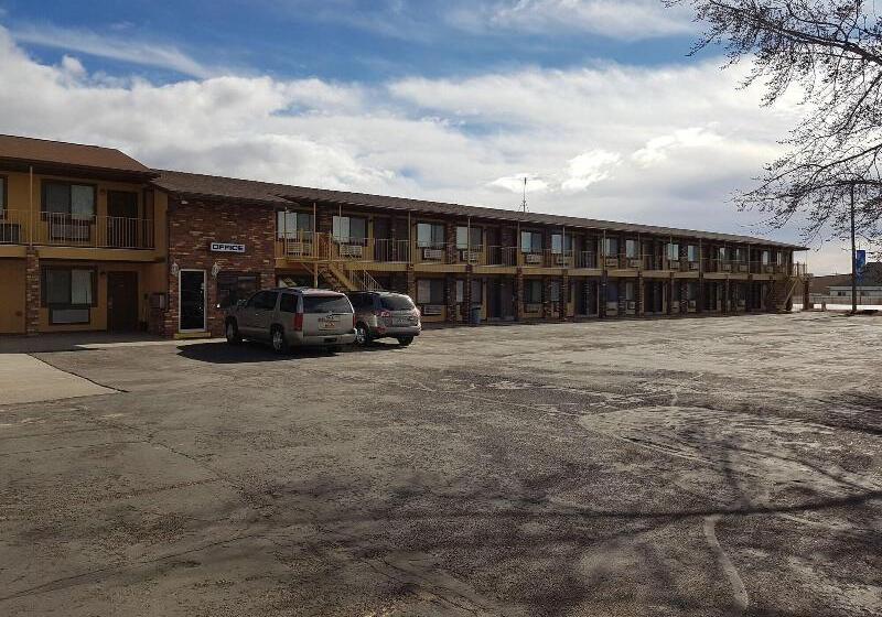 Split Mountain Motel