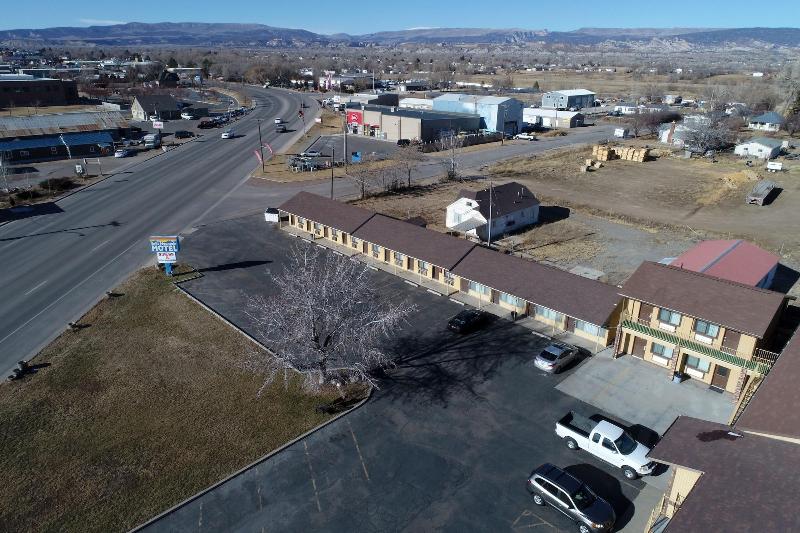 Split Mountain Motel