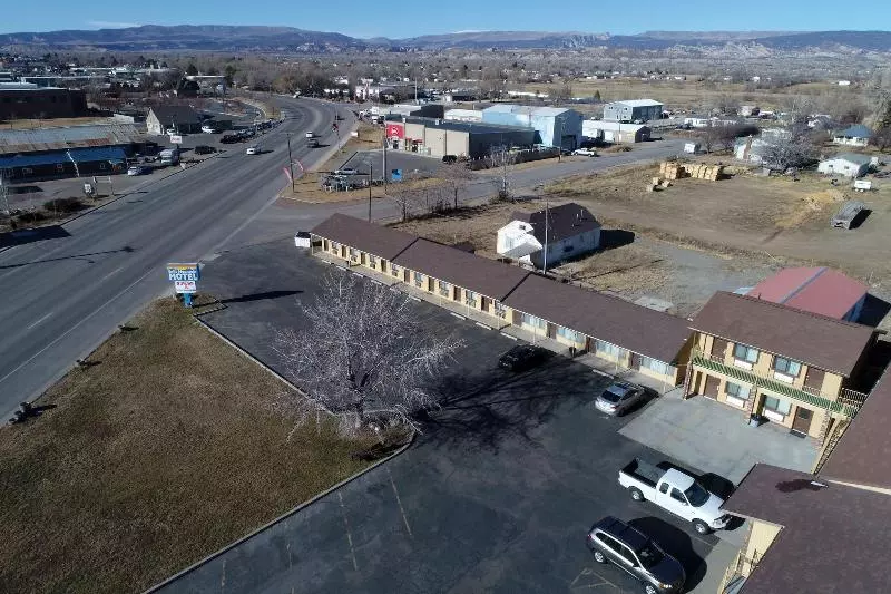 Split Mountain Motel