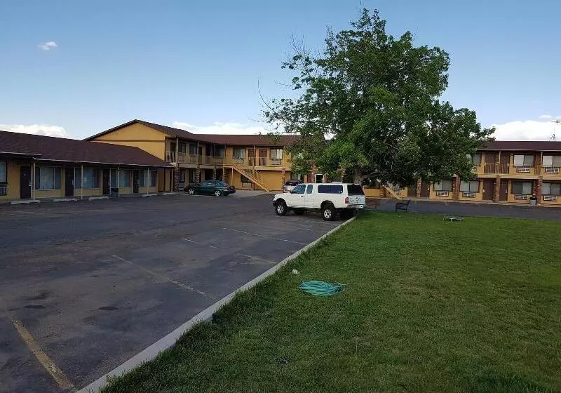 Split Mountain Motel