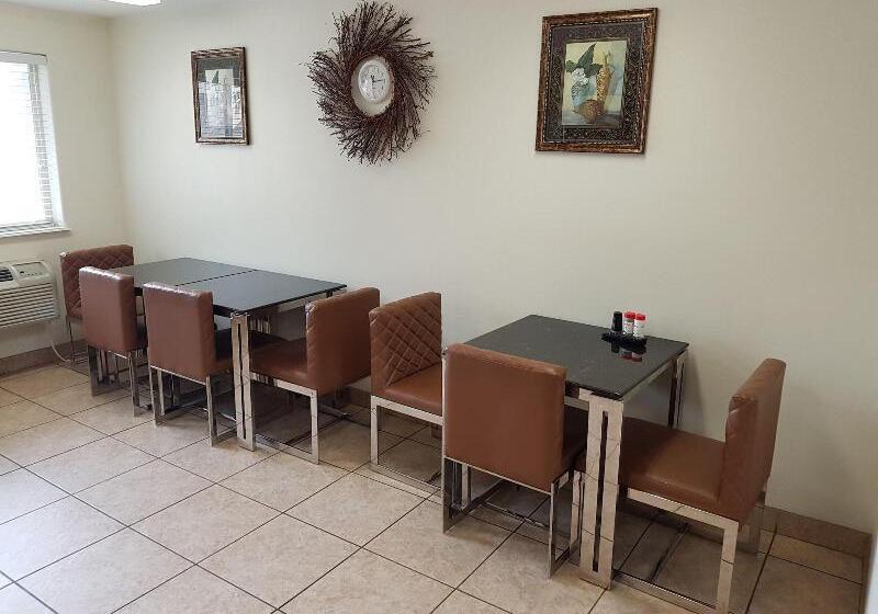 Split Mountain Motel